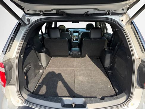 Used 2017 Ford Explorer Platinum image 25
