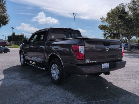 Used 2018 Nissan Titan SV w/ SV Convenience Package RWD image 6