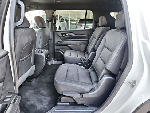 Used 2024 Chevrolet Traverse LT FWD image 19