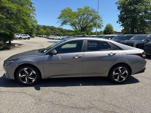 Used 2023 Hyundai Elantra SEL w/ Convenience Package FWD image 19