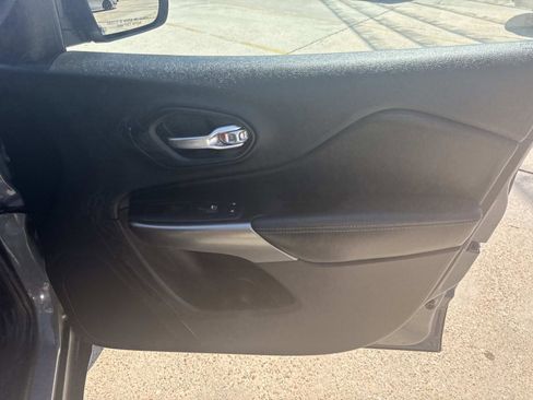 Certified 2020 Jeep Cherokee Latitude Plus image 13