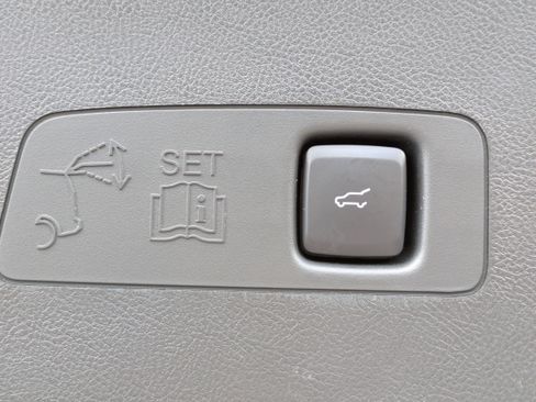 Used 2025 Lincoln Corsair Reserve FWD image 12