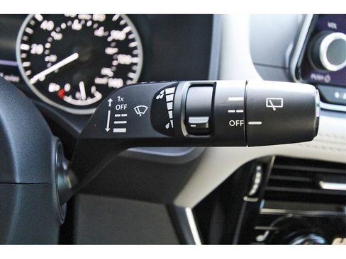 Used 2023 Nissan Rogue SL image 18