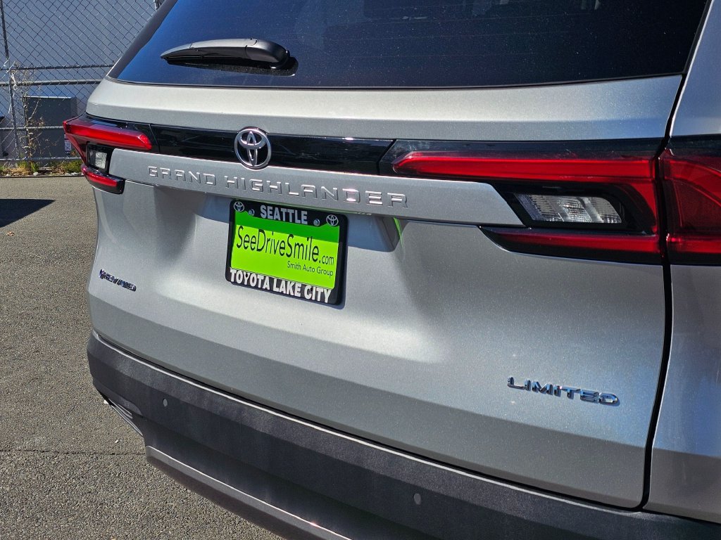 Used 2024 Toyota Grand Highlander AWD Hybrid image 13
