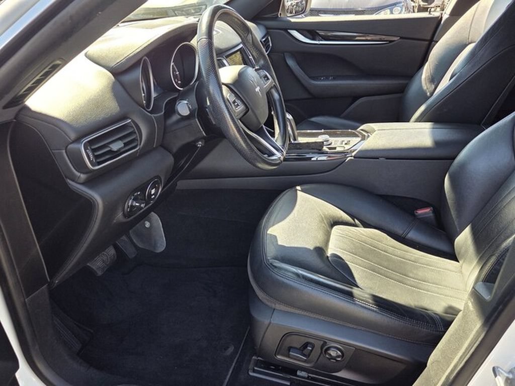 Used 2020 Maserati Levante AWD/4WD image 3