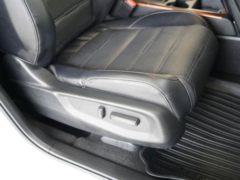 Used 2018 Honda CR-V Touring image 31