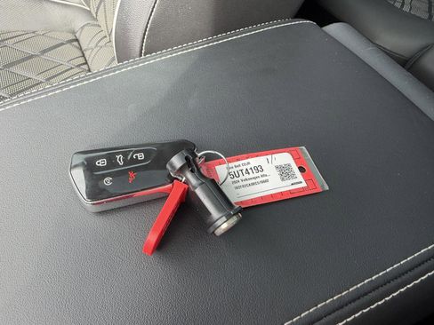 Used 2024 Volkswagen Atlas SEL Premium R-Line image 13