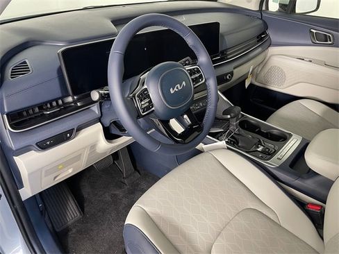 New 2026 Kia Carnival EX image 2