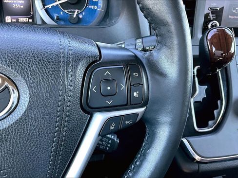Used 2019 Toyota Sienna Limited Premium image 24
