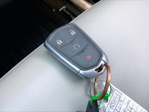 Used 2019 Cadillac XT4 Luxury w/ Cold Weather Package image 14