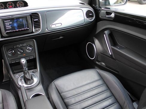 Used 2012 Volkswagen Beetle 2.0T FWD image 20