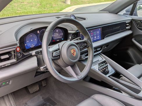 Certified 2025 Porsche Macan Electric RWD image 4