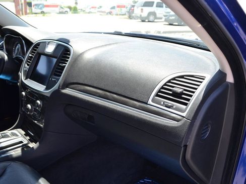 Used 2018 Chrysler 300 Touring L AWD/4WD image 35