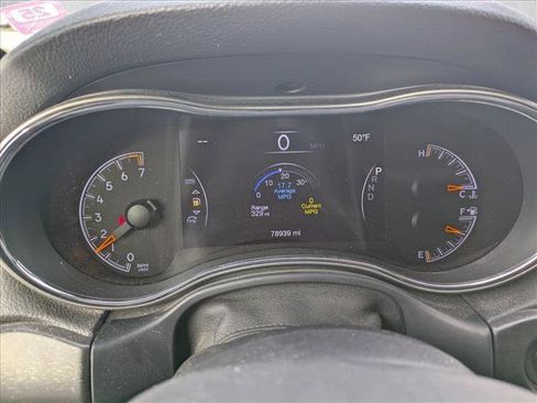 Used 2018 Jeep Grand Cherokee Laredo AWD/4WD image 9