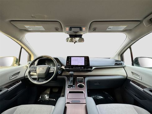 Used 2024 Toyota Sienna LE image 24
