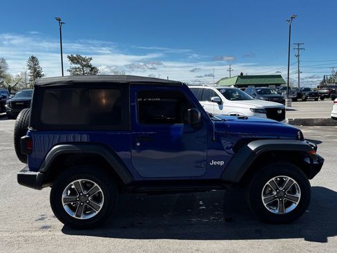 Used 2018 Jeep Wrangler Sport AWD/4WD image 7