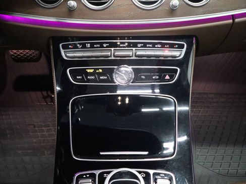 Used 2017 Mercedes-Benz E 300 4MATIC image 24