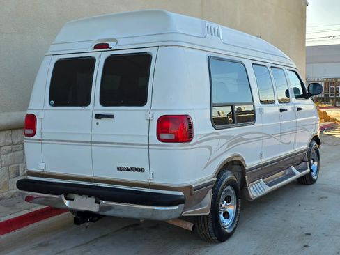 Used 2001 Dodge B1500 image 3