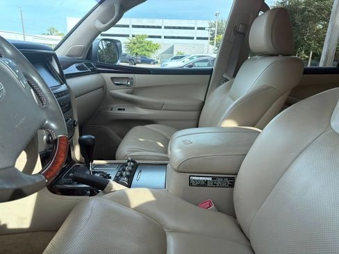 Used 2011 Lexus LX 570 4WD w/ Luxury Pkg image 7