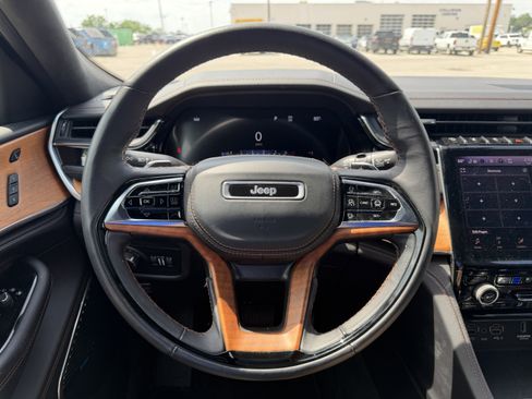 Used 2023 Jeep Grand Cherokee L Summit AWD/4WD image 16