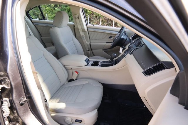 Used 2018 Ford Taurus SE FWD image 25