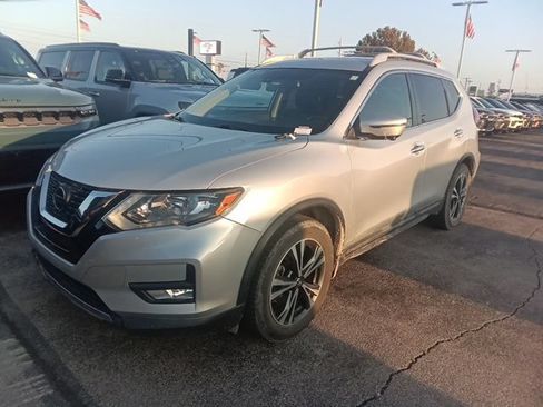 Used 2018 Nissan Rogue SL FWD image 2