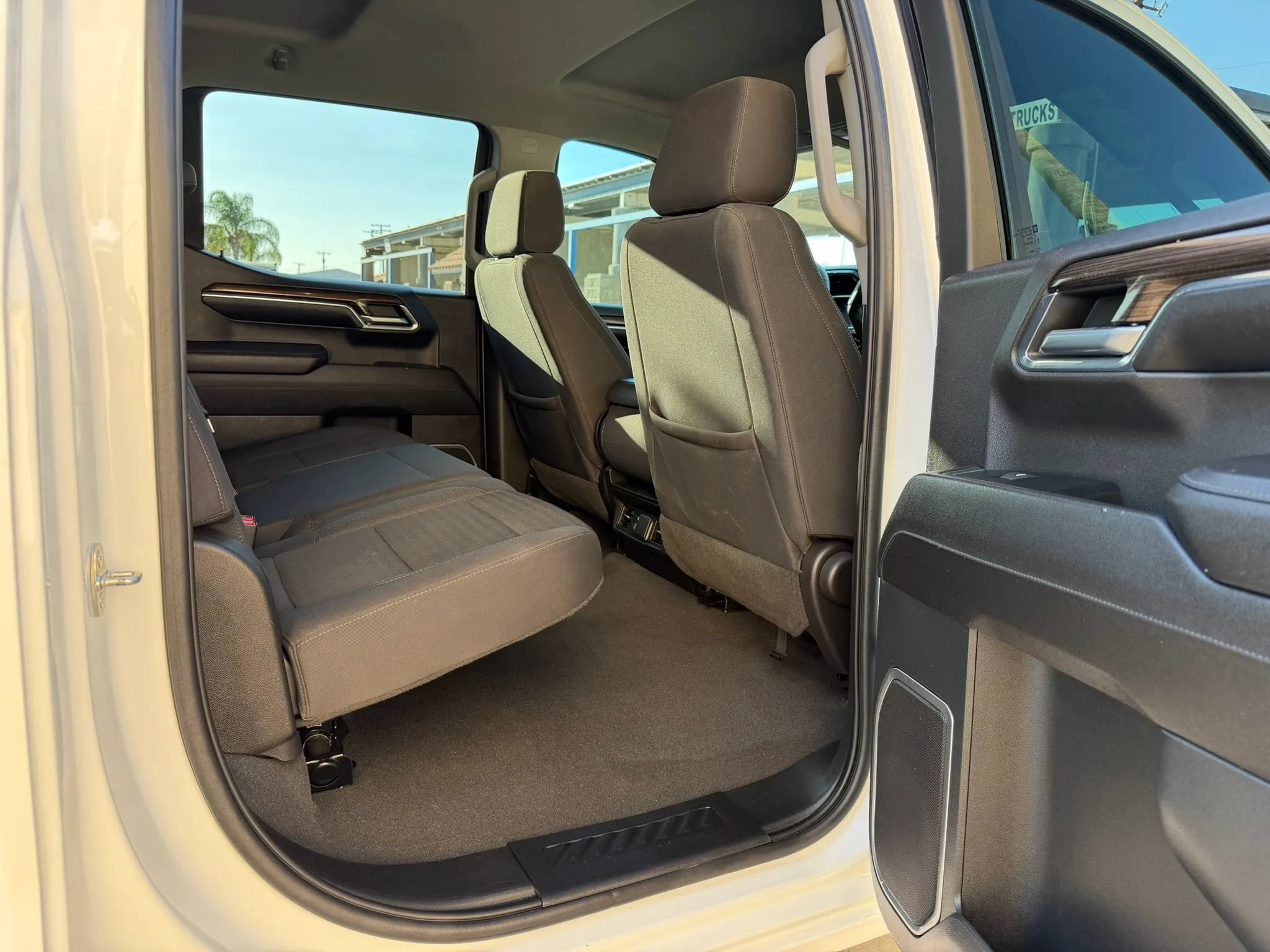 Used 2023 Chevrolet Silverado 1500 LT AWD/4WD image 7