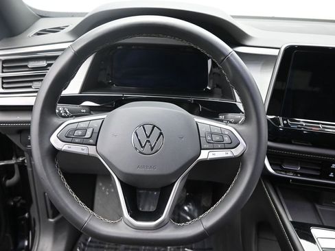 Used 2024 Volkswagen Atlas Cross Sport SE FWD image 23