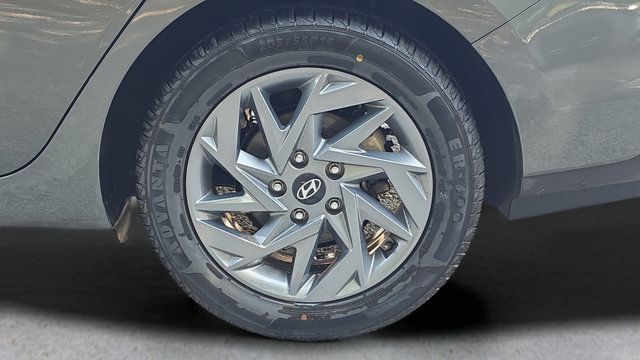 Used 2024 Hyundai Elantra SEL FWD image 19
