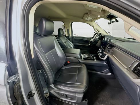 Used 2024 Ford Expedition XLT image 34