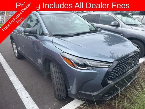 Used 2025 Toyota Corolla Cross LE FWD image 3