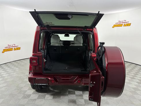 Used 2021 Jeep Wrangler Unlimited Sahara AWD/4WD image 5