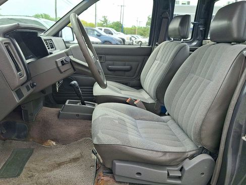 Used 1991 Nissan Pickup 2WD King Cab image 18