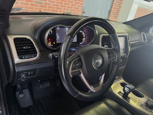 Used 2015 Jeep Grand Cherokee Overland w/ Advanced Technology Group AWD/4WD image 16