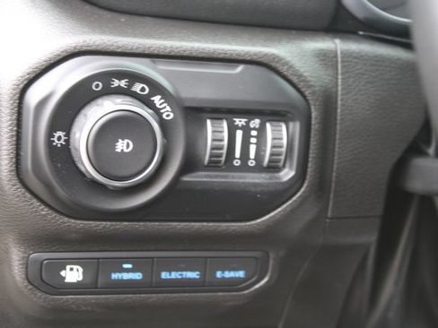 Used 2022 Jeep Wrangler Unlimited Sahara w/ Cold Weather Group AWD/4WD image 14