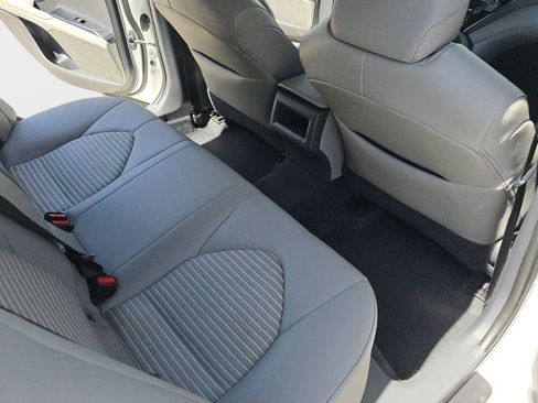 Used 2018 Toyota Camry SE FWD image 13