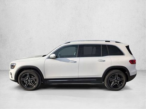 Used 2026 Mercedes-Benz GLB 250 4MATIC image 5