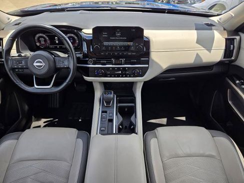 Certified 2022 Nissan Pathfinder Platinum w/ Cargo Package FWD image 16