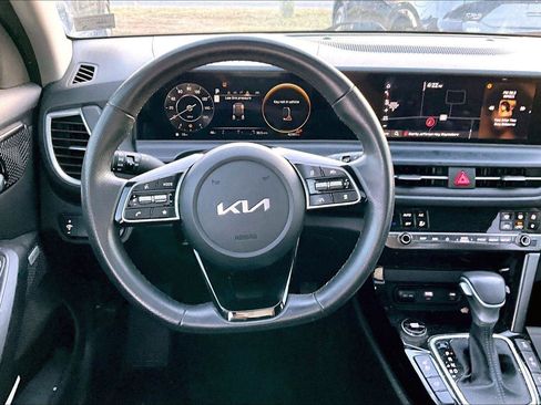 Used 2024 Kia Seltos SX w/ SX Sunroof Package image 5