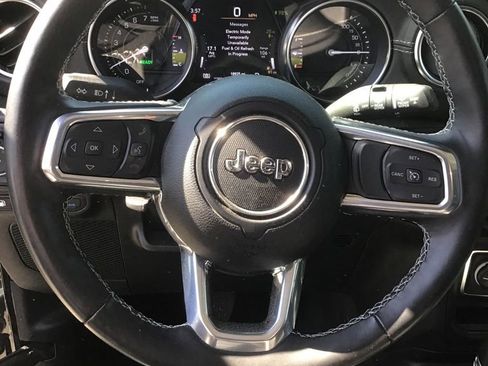 Used 2023 Jeep Wrangler Unlimited Sahara w/ Cold Weather Group AWD/4WD image 8