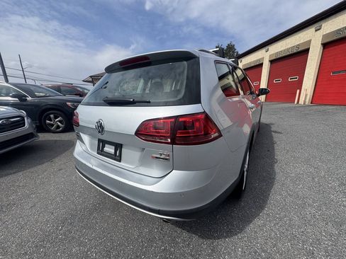 Used 2017 Volkswagen Golf Alltrack SE AWD/4WD image 7