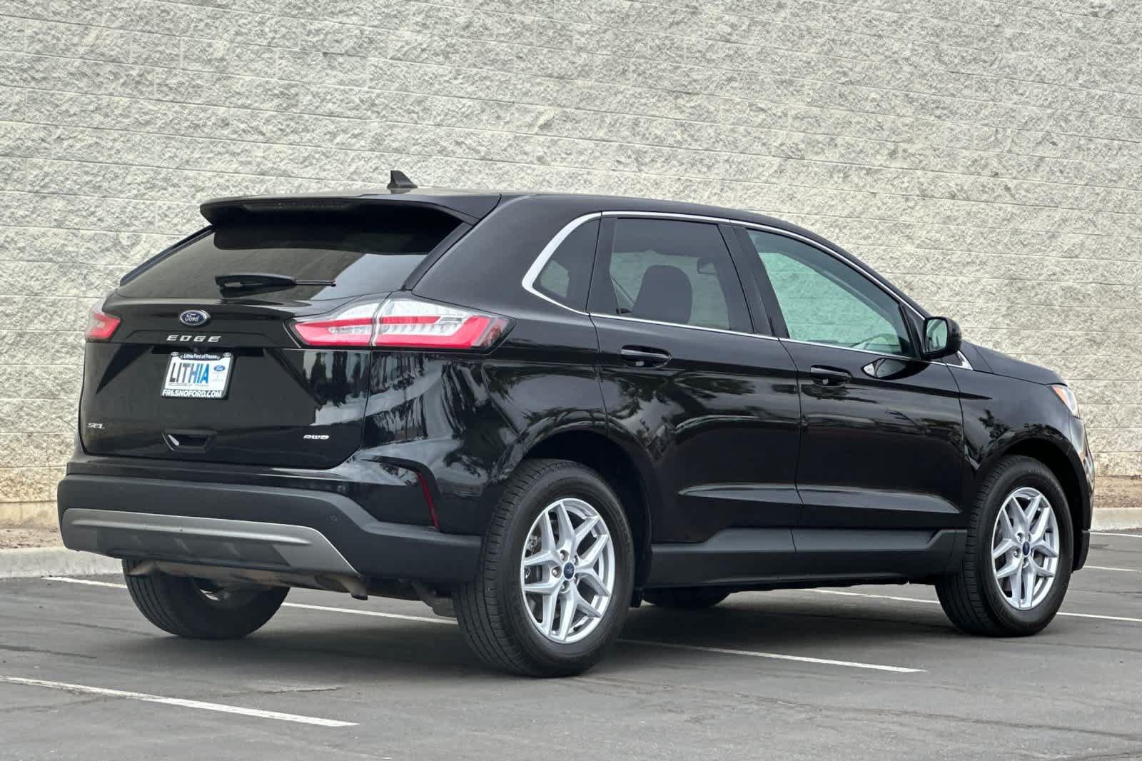 Used 2021 Ford Edge SEL w/ Cargo Accessory Package AWD/4WD image 2