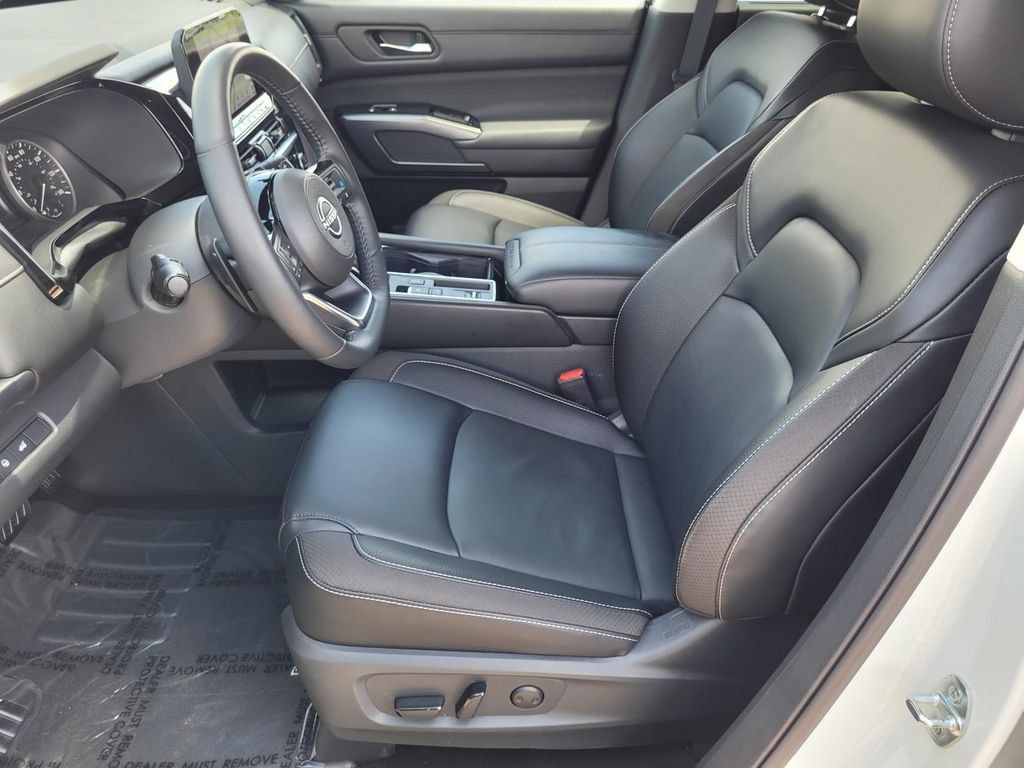Used 2023 Nissan Pathfinder SL w/ Lighting Package (N92) FWD image 10
