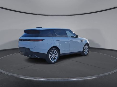 Used 2025 Land Rover Range Rover Sport SE image 8