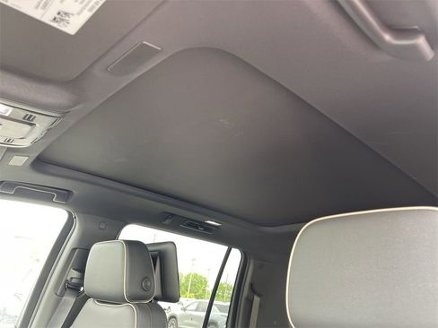 New 2025 Chevrolet Suburban Premier image 22