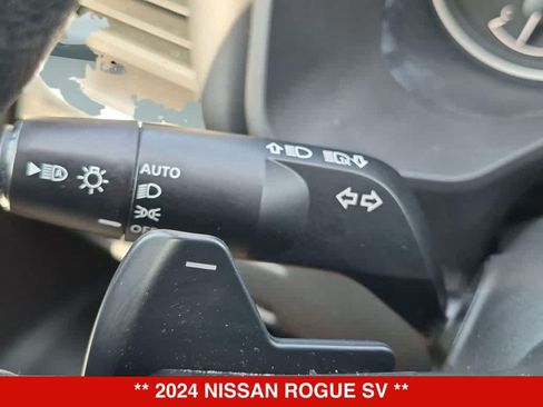 Used 2024 Nissan Rogue SV AWD/4WD image 25