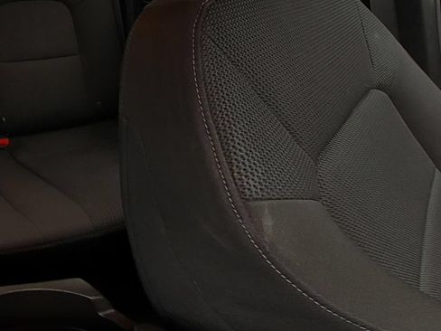 Used 2025 Chevrolet Colorado LT RWD image 14
