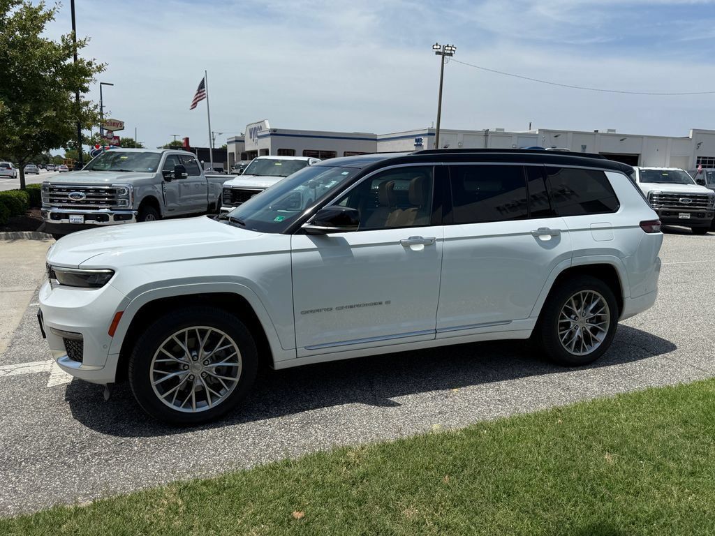 Used 2024 Jeep Grand Cherokee L Summit w/ Luxury Tech Group V AWD/4WD image 20