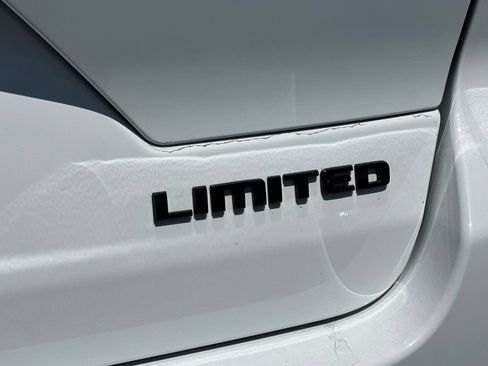 Used 2025 Jeep Grand Cherokee Limited w/ Black Appearance Package AWD/4WD image 12