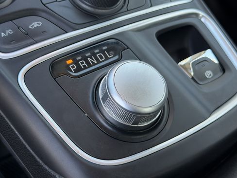 Used 2015 Chrysler 200 Limited FWD image 22